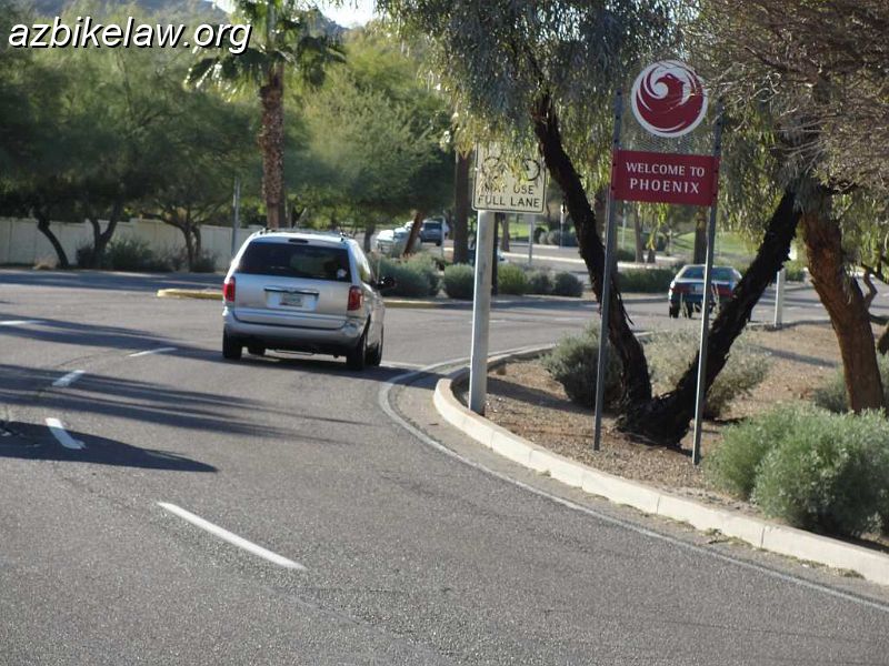 DSC01576-.JPG - This BMUFL sign would be almost totally obsured to oncoming drivers by the "welcome to Phoenix" sign, as well as the tree hanging over.